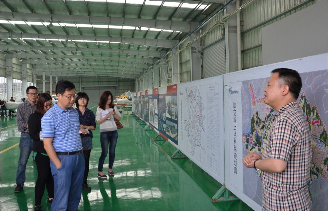 新華社、湖南日報等30多家媒體來株實地采訪航空城建設(shè)情況