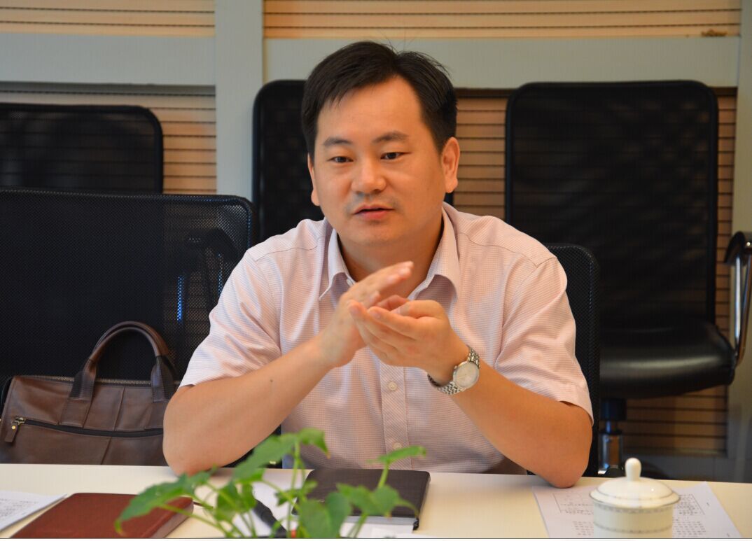 區(qū)委常委、副區(qū)長(zhǎng)喻華軍來(lái)新蘆淞集團(tuán)調(diào)研