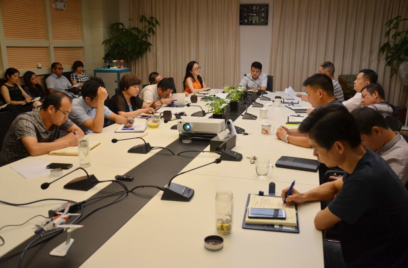 新蘆淞集團(tuán)組織學(xué)習(xí)《關(guān)于省屬國有企業(yè)落實(shí)黨風(fēng)廉政建設(shè)、黨委主體