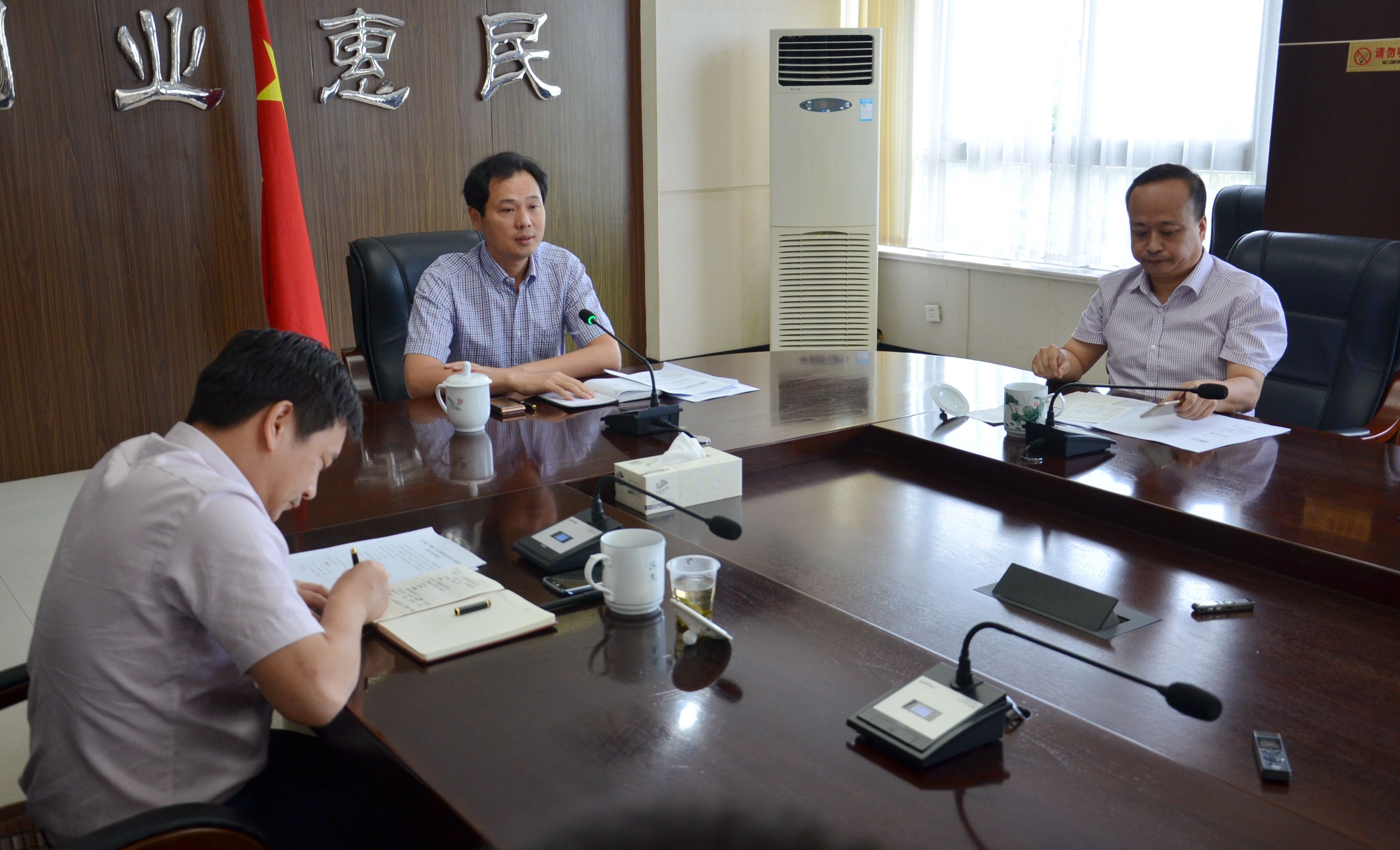 王建勇在千億大道、通用路及服瑞大道專題調(diào)度會上要求做到“六個超常規(guī)”