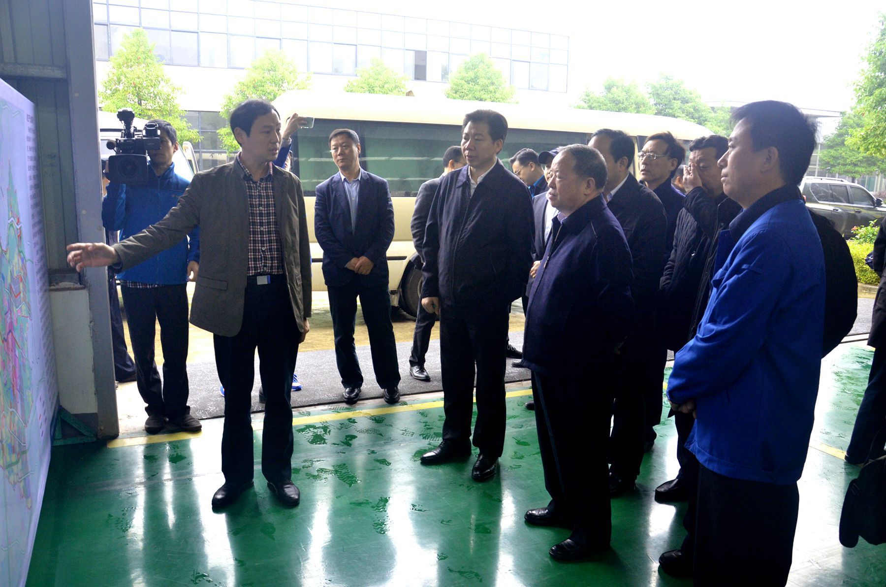 全國政協(xié)常委、經(jīng)濟委員會主任周伯華考察株洲航空產(chǎn)業(yè)城